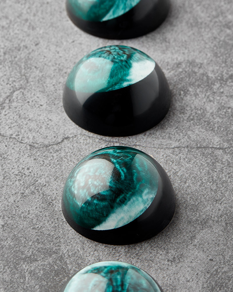 Offbeat Book by Andrey Dubovik. Techniques and Designs for Cutting-Edge Chocolates and bonbons.