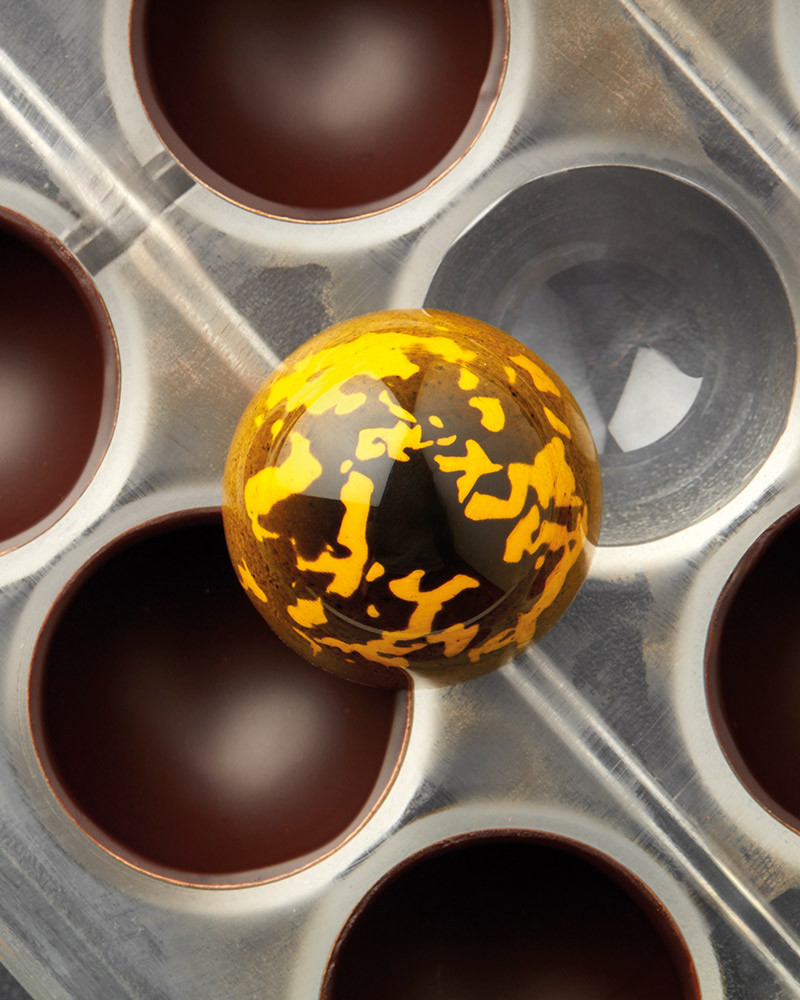 Offbeat Book by Andrey Dubovik. Techniques and Designs for Cutting-Edge Chocolates and bonbons.