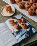 Lune croissanterie libro de Kate Reid. Lune: Eating Croissants All Day, Every Day book