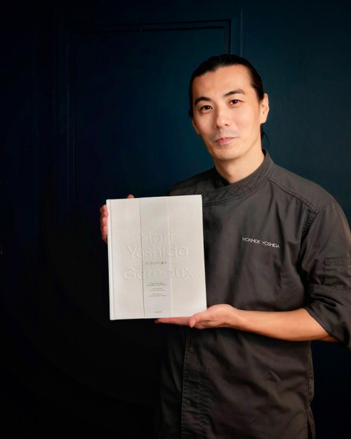 Nouveau livre de Mori Yoshida, Gateaux. Livre sur la pâtisserie française et la pâtisserie japonaise. 2