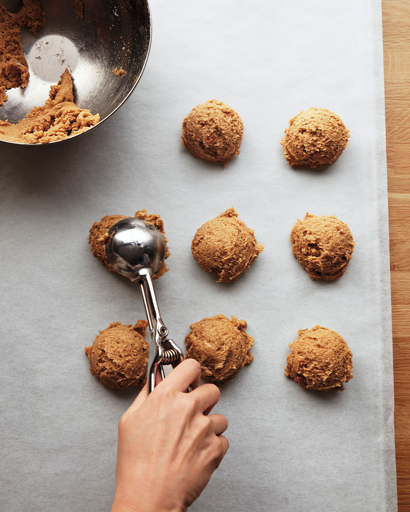 Book Cookies & Crumbs: Chunky, Chewy, Gooey Cookies by Kaja Hengstenberg